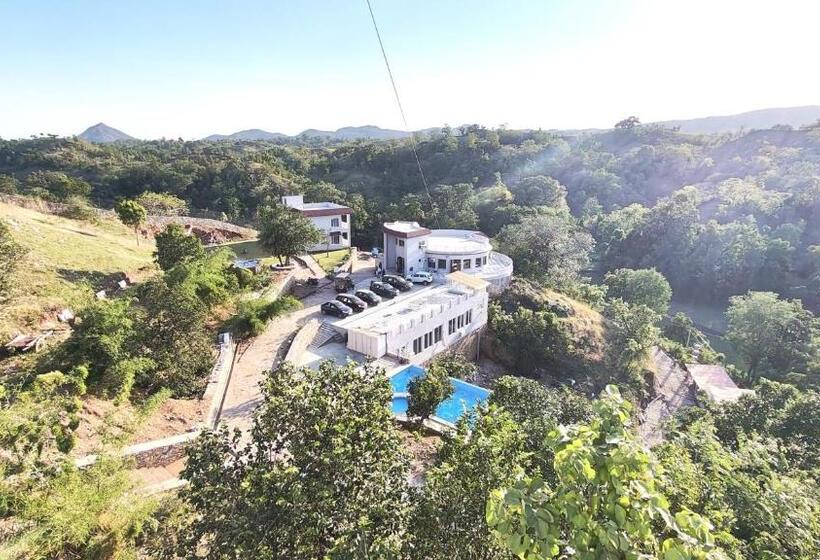 فندق The Sky Imperial Pavoreal Jungle Resort