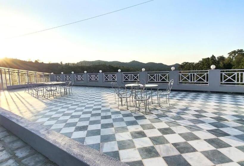 فندق The Sky Imperial Pavoreal Jungle Resort