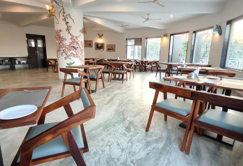 فندق The Sky Imperial Pavoreal Jungle Resort