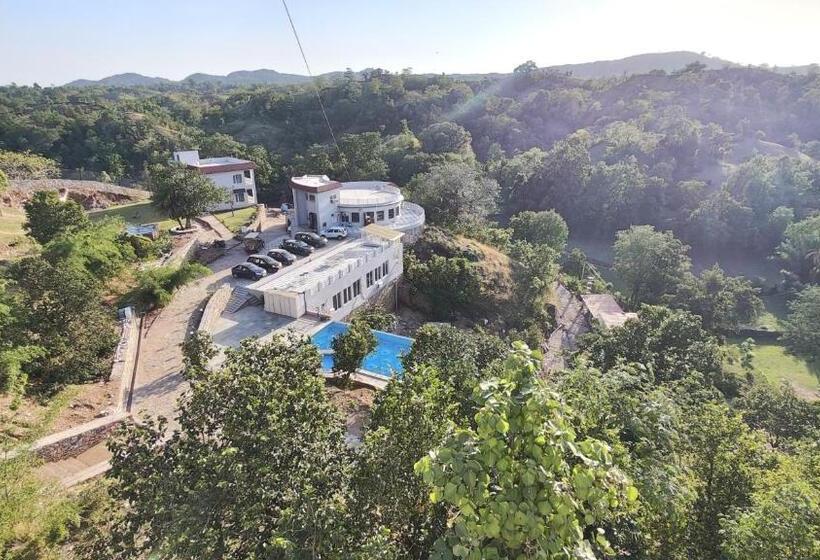 فندق The Sky Imperial Pavoreal Jungle Resort