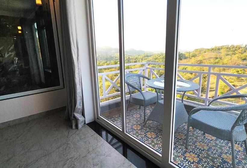 فندق The Sky Imperial Pavoreal Jungle Resort