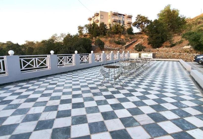 فندق The Sky Imperial Pavoreal Jungle Resort