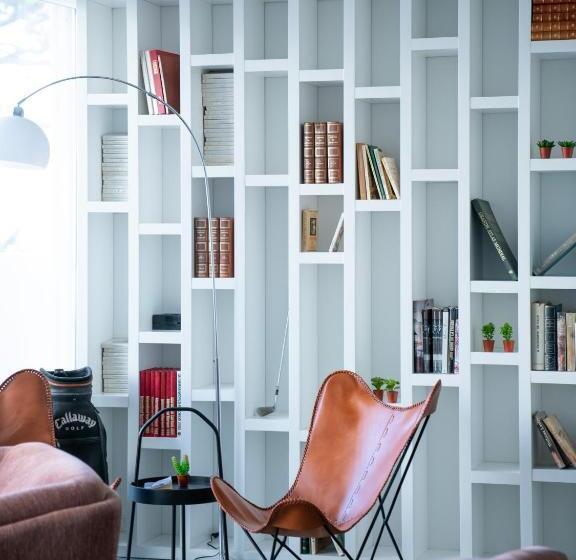 پانسیون A House In Estoril  Adults Only