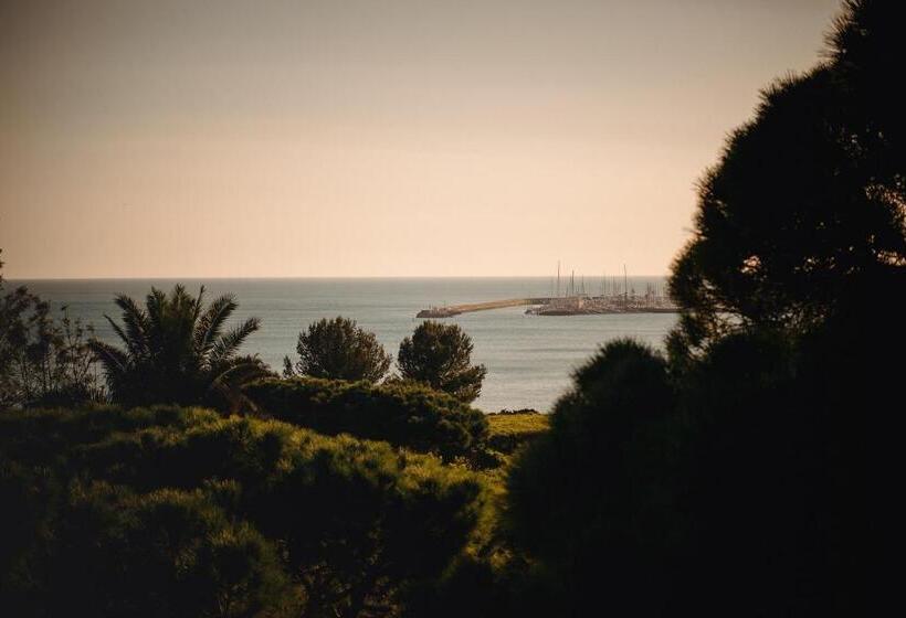 پانسیون A House In Estoril  Adults Only