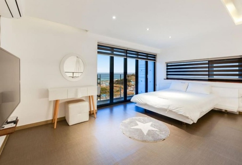 פנסיון Uljin Beatrice Pool Villa