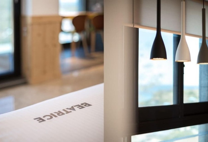 פנסיון Uljin Beatrice Pool Villa