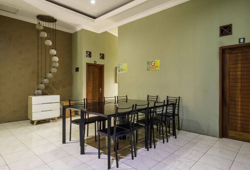 Общежитие Spot On 2806 Wisma Syariah