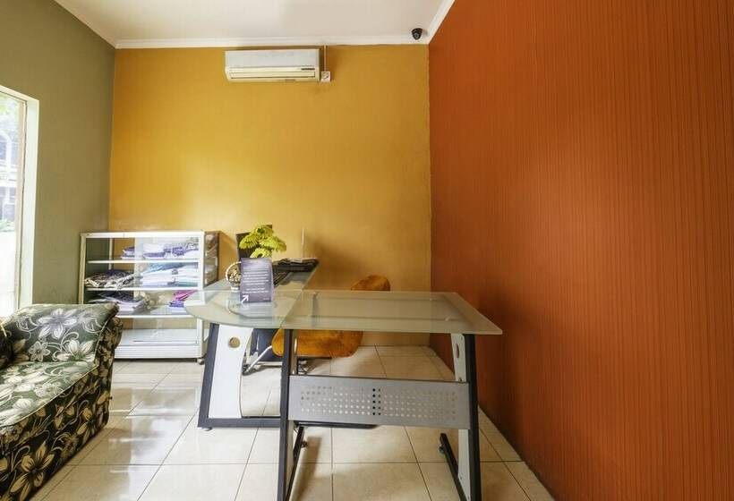 Общежитие Spot On 2806 Wisma Syariah