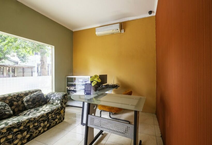 Общежитие Spot On 2806 Wisma Syariah