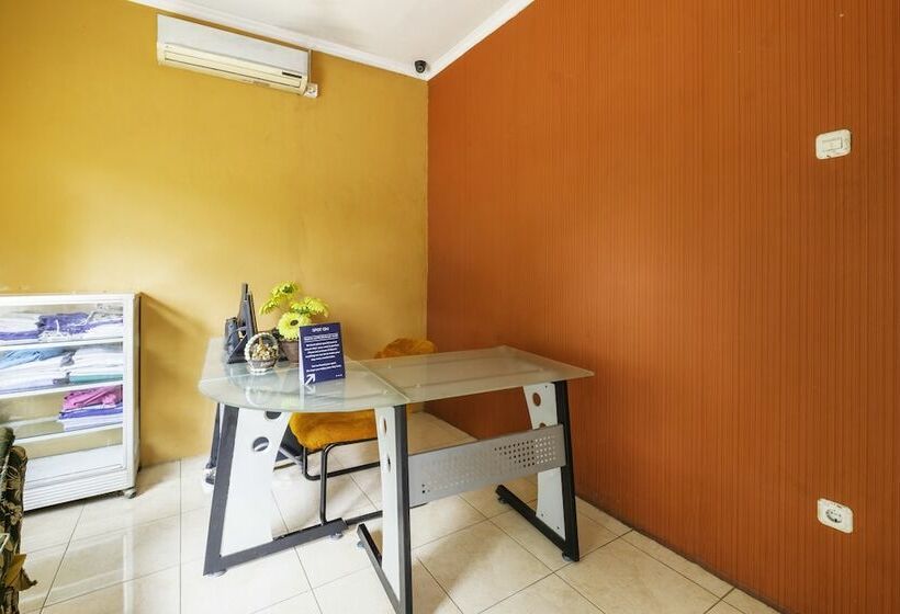 Общежитие Spot On 2806 Wisma Syariah