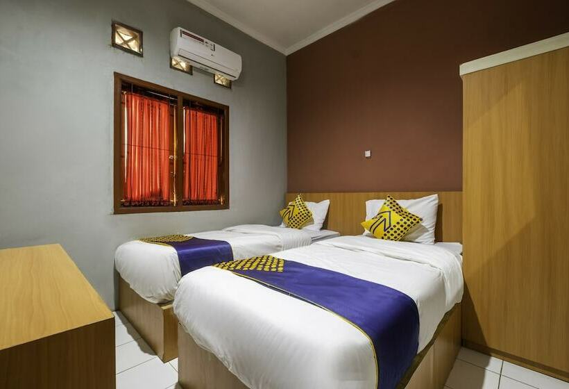 Общежитие Spot On 2806 Wisma Syariah