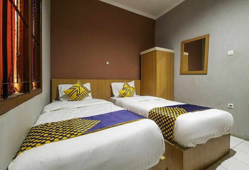 Общежитие Spot On 2806 Wisma Syariah