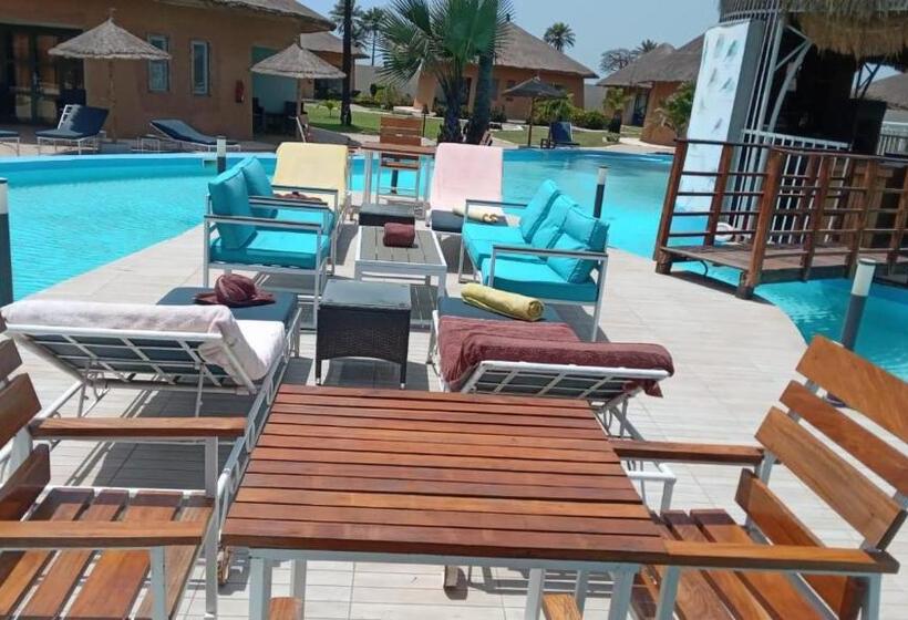 هتل Bamboo Village Resort