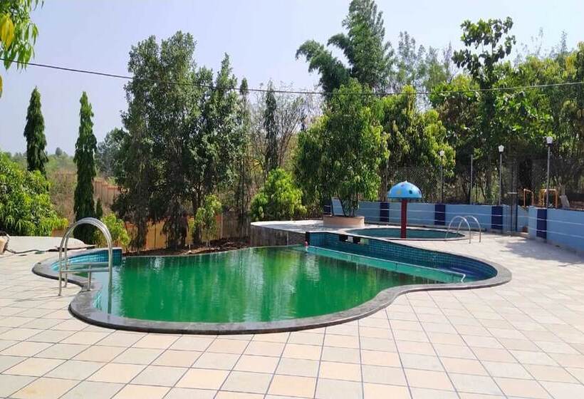 فندق Campistaan Badlapur