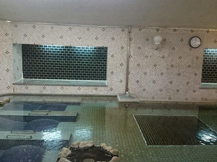 호텔 Capsule & Sauna Japan – Caters To Men