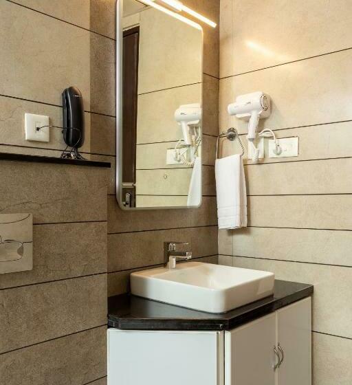 בית מלון כפרי Cloud Castle Resort And Spa Munnar