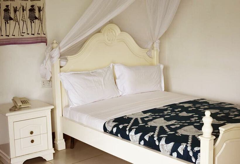 هتل Coconut Tree Village Beach Resort