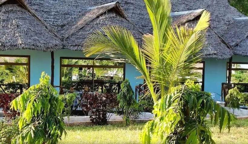 هتل Coconut Tree Village Beach Resort