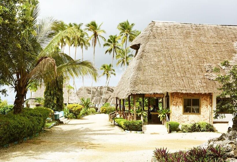 هتل Coconut Tree Village Beach Resort