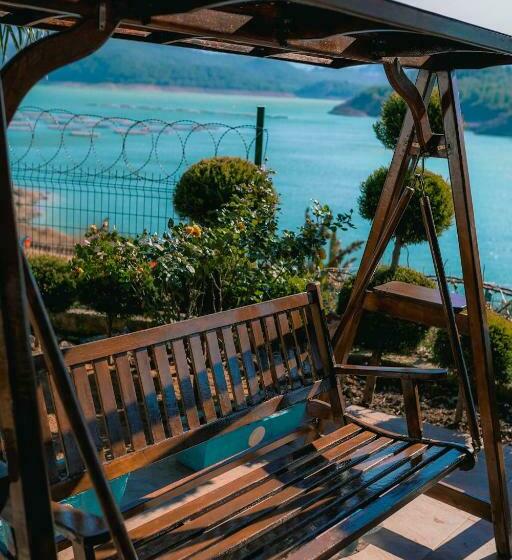 Dolphin Boutique Hotel & Restaurant