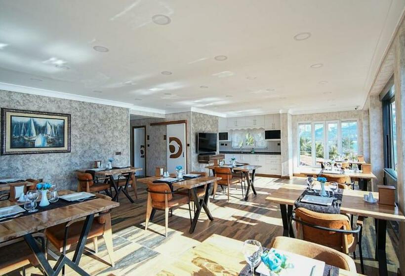 Dolphin Boutique Hotel & Restaurant