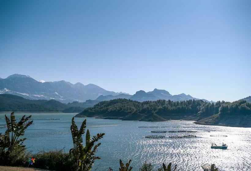 Dolphin Boutique Hotel & Restaurant