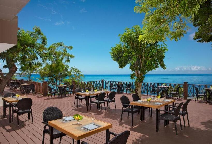 هتل Dreams Cozumel Cape Resort & Spa