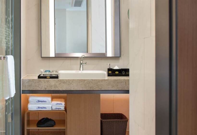 Отель Huanpeng By Hilton Shenzhen Baoanairport