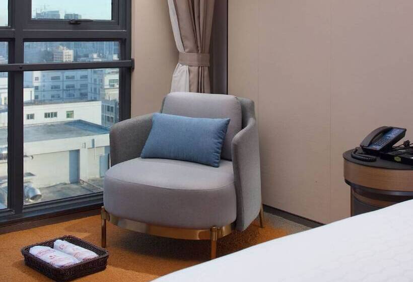 Отель Huanpeng By Hilton Shenzhen Baoanairport