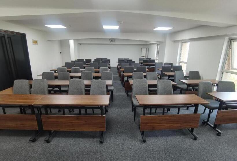 Hanting Hotel Nanjing Xiaohang Metro Station