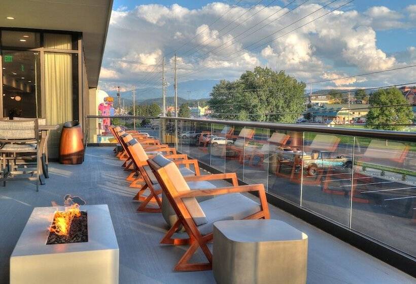 هتل Holiday Inn & Suites Pigeon Forge Convention Center, An Ihg