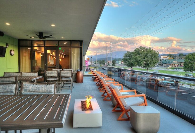 هتل Holiday Inn & Suites Pigeon Forge Convention Center, An Ihg