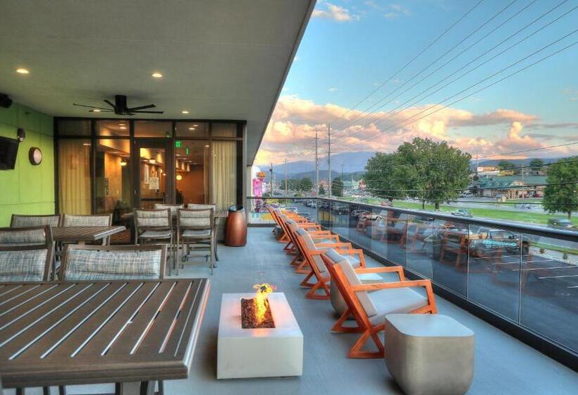 هتل Holiday Inn & Suites Pigeon Forge Convention Center, An Ihg