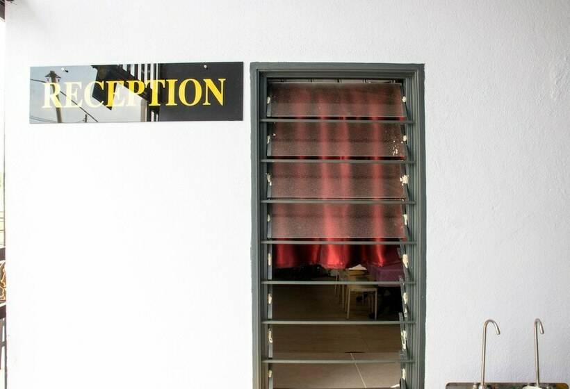 Отель Spot On 90164 Homestay Al Hafiz