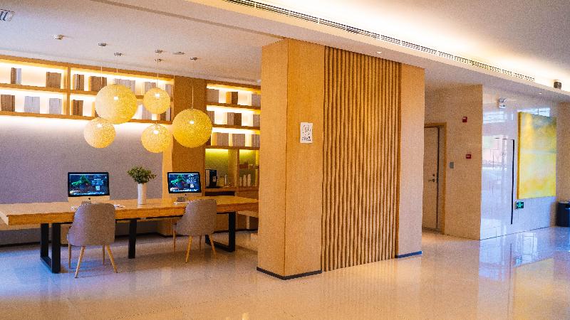 Отель Ji Daqing Tieren Plaza