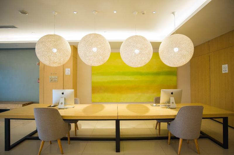 Отель Ji Kaifeng Jinming Plaza