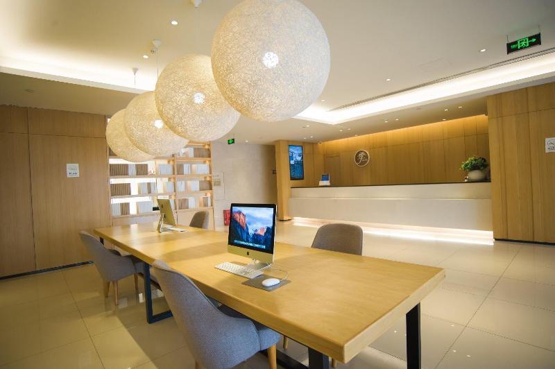 Отель Ji Kaifeng Jinming Plaza