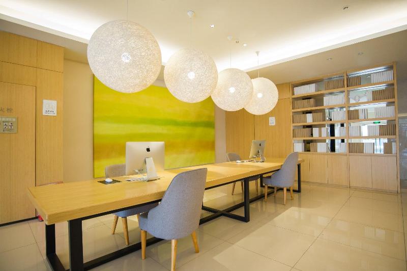 Отель Ji Kaifeng Jinming Plaza