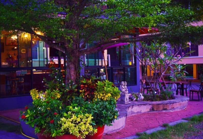 Nantharom Hotel And Restaurant