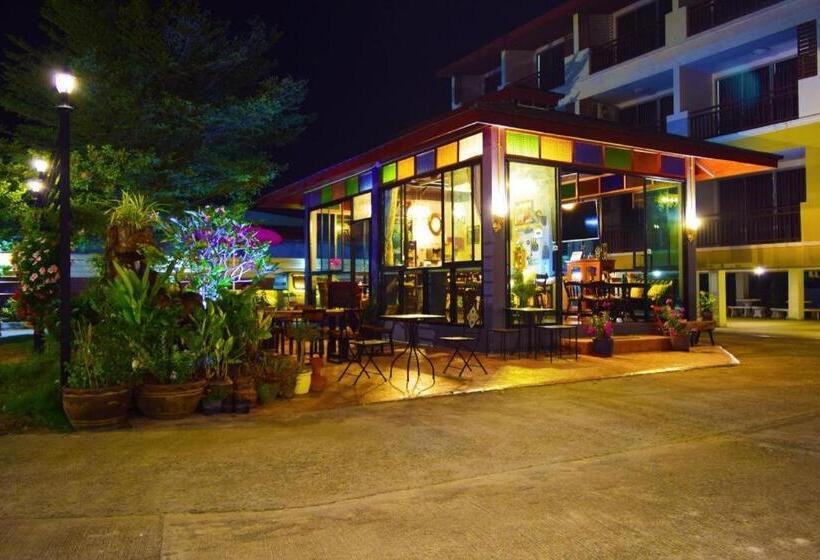 Nantharom Hotel And Restaurant