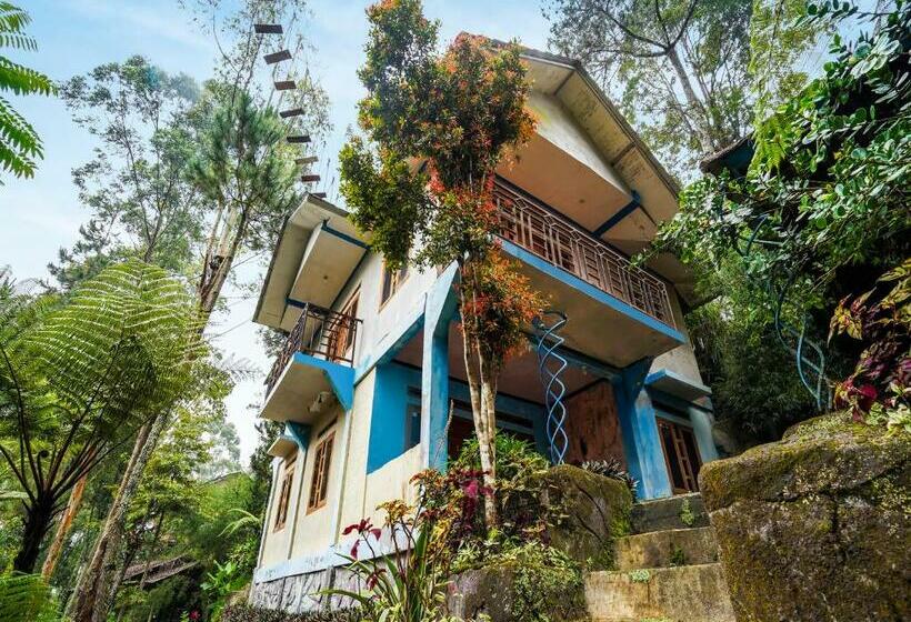 호텔 Oyo 90915 Eco Tourism Desa Cihanjuang Rahayu Ciwangun Indah Camp Villas