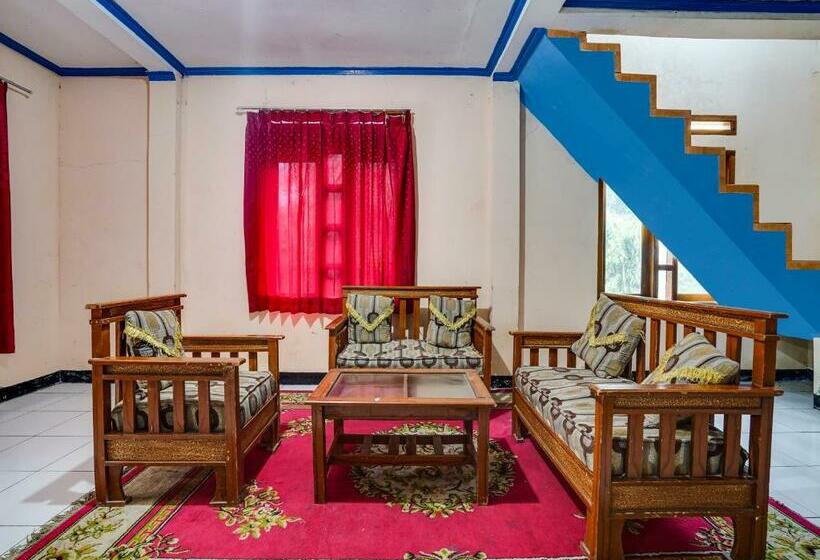 호텔 Oyo 90915 Eco Tourism Desa Cihanjuang Rahayu Ciwangun Indah Camp Villas