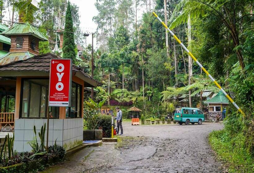 호텔 Oyo 90915 Eco Tourism Desa Cihanjuang Rahayu Ciwangun Indah Camp Villas
