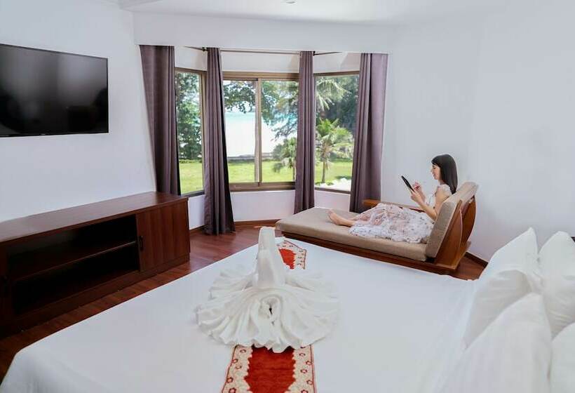 בית מלון כפרי Rayong Palmaries Beach Resort