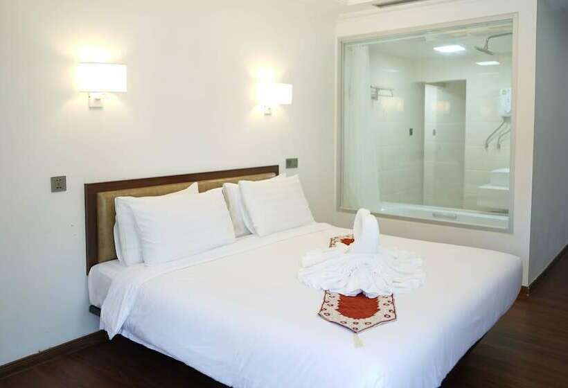 בית מלון כפרי Rayong Palmaries Beach Resort