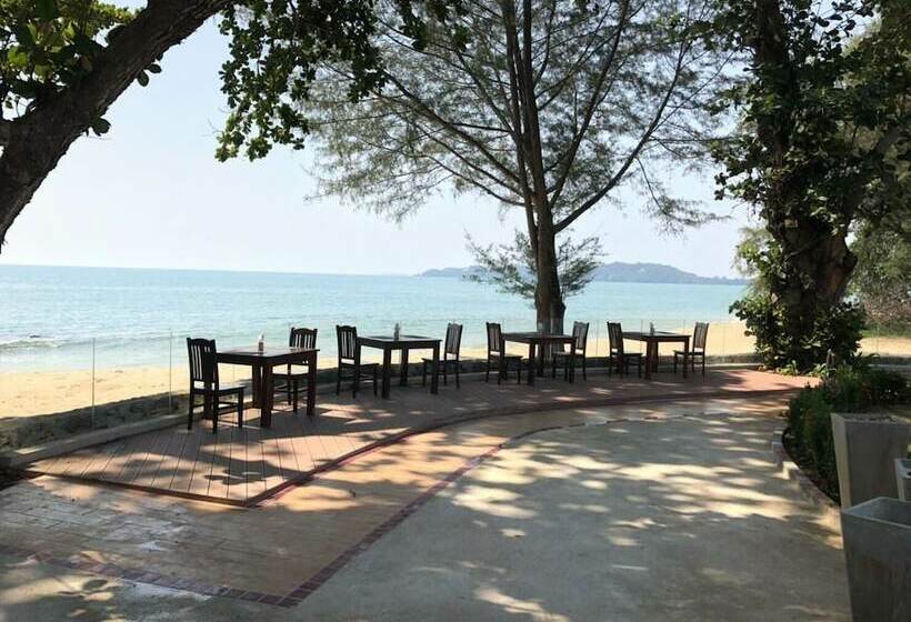 בית מלון כפרי Rayong Palmaries Beach Resort