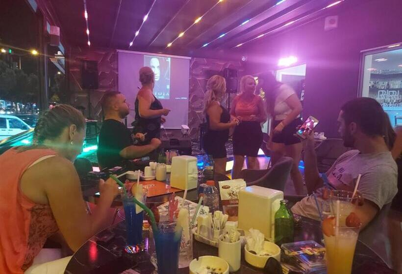 Отель Roxx Royal