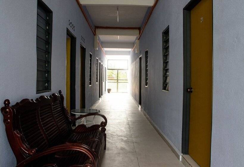 Отель Spot On 90164 Homestay Al Hafiz