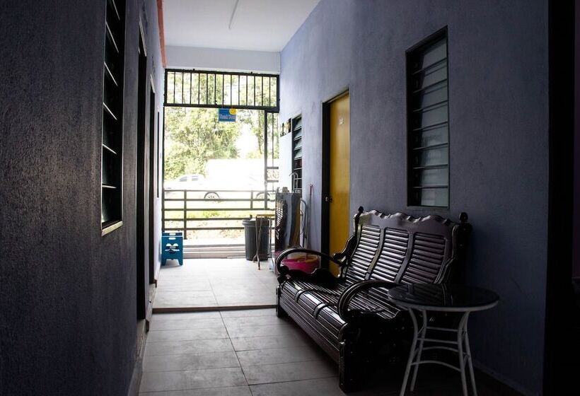 Отель Spot On 90164 Homestay Al Hafiz