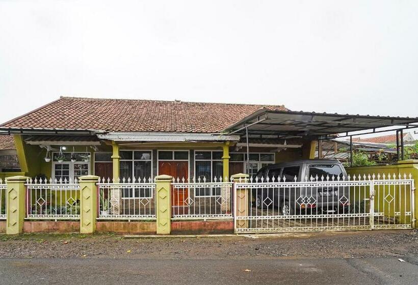 Отель Spot On 90914 Eco Tourism Desa Cipada Bukit Senyum Homestay